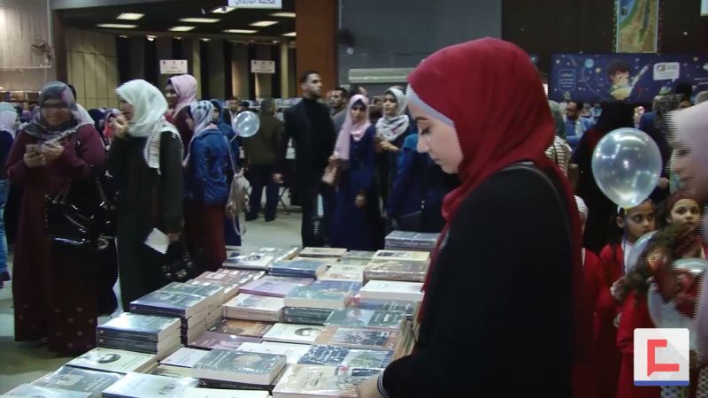 بعد انقطاع 7 سنوات.. الفلسطينيون ينجحون في اقامة معرض كتاب "غزة هاشم"